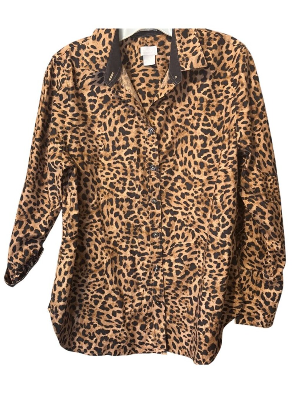 Chico's Button Down Womens SZ 8  Shirt Leopard No-Iron Chic Stretch French cuffs